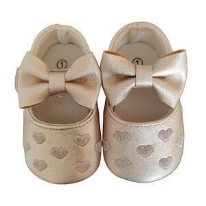 ✅4/25$✅ Size 1 Chic‎ Gold Baby Shoes with Heart Pattern Formal